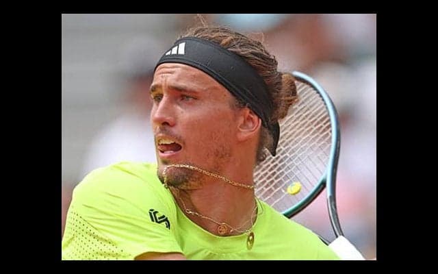 ズベレフ 思わぬ形で全仏OP8強