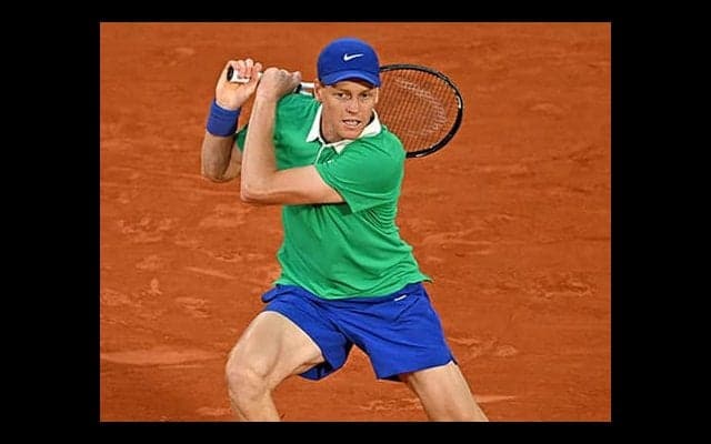  シナー 快勝で全仏OP8強 