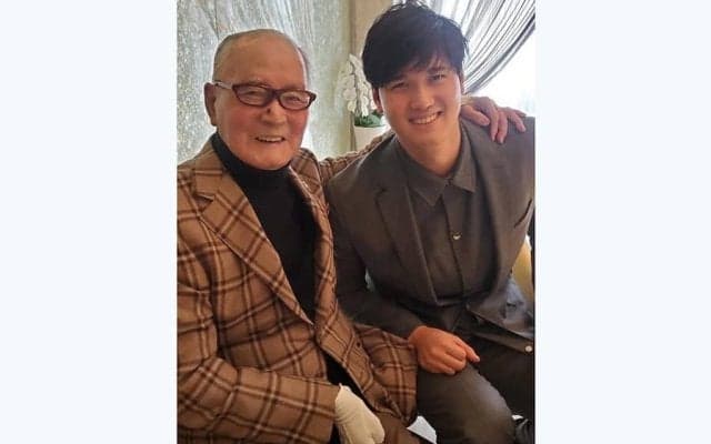 大谷翔平、長嶋茂雄氏を追悼投稿　肩組み和やかツーショットなど3枚「心よりご冥福」