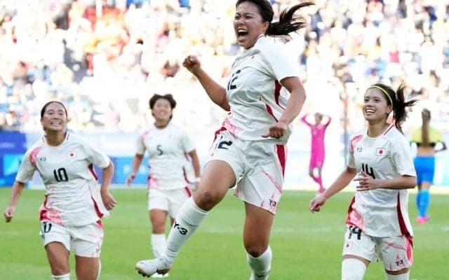 岩渕真奈も｢速い！｣と絶句、ブラジル女子“なでしこ粉砕”11秒爆速スーパーカウンターが炸裂｢まだ19歳だって｣｢爆速タッグは脅威！｣ファン震撼