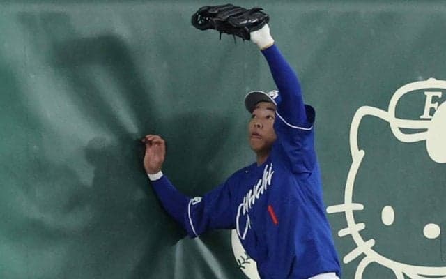 中日23歳は「一人だけレベル違う」　フェンス恐れぬ美技＆猛打…敵ファン尊敬「エグい」
