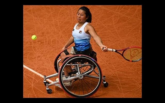  上地結衣 完勝で全仏OP初戦突破 