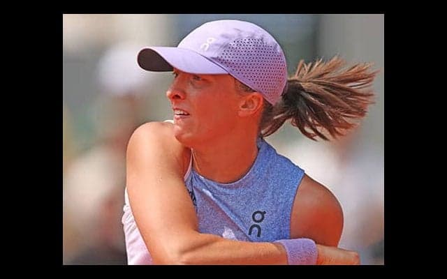  女王 前人未到の4連覇へあと2勝 