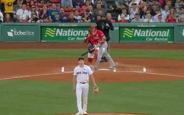 バッティング練習かよ…！ エ軍トラウト、理解不能な特大弾で“異変”「許してあげて」 あわや場外… 相手投手の被弾リアクションが話題に「心折れた」