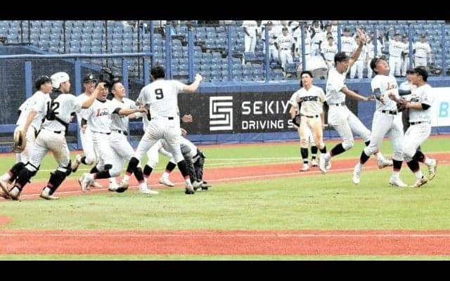 富山第一が2回目の優勝、北信越高校野球大会　長野商に延長で7-6
