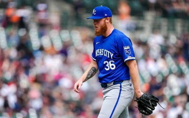 ド軍電撃加入も1日でマイナー降格　ロッカーは同僚剛腕に早変わり…25歳右腕の悲哀