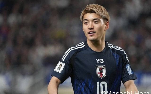 ｢この角度ドキドキします｣サッカー日本代表・堂安律、カラフルカーディガン＆ヒゲ姿が爆イケ｢オフ感が出てていいですね｣