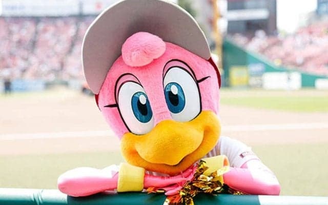 特技はハンドメイド、白スカートで魅了　楽天「クラッチーナ」は可愛いもの好き