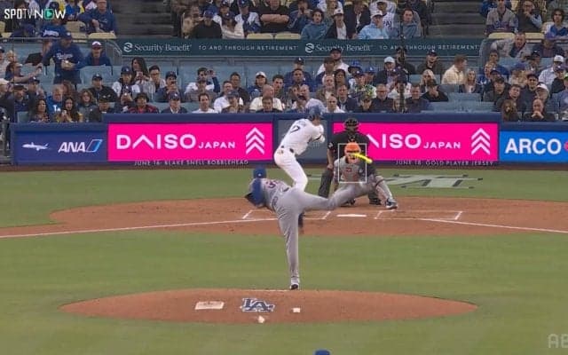 は？ストライク？大谷翔平、まさかの判定に思わず“首振り”のリアクション 「ひでえよそれは」「ド外」ブーイングの嵐