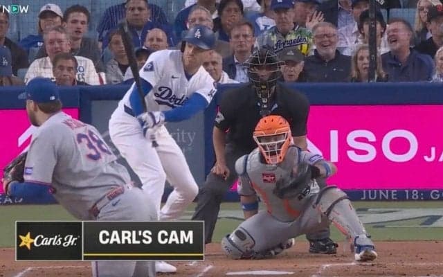 もうワケわからん！フリーマン、想定外の謎打法で“まさかの光景”「どんな打ち方」手首だけで打った“強烈な打球”が話題に「天才すぎる」