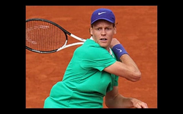  シナー 曲者圧倒し全仏OP4強 