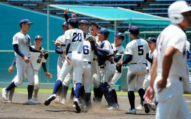 鳥栖13年ぶりV、高校野球のNHK杯県大会　早稲田佐賀に10-3