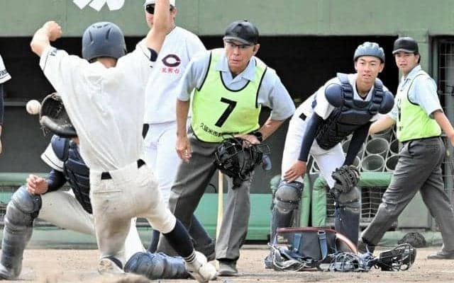「全力プレーに応える」　夏の高校野球に向け、審判委員30人が講習