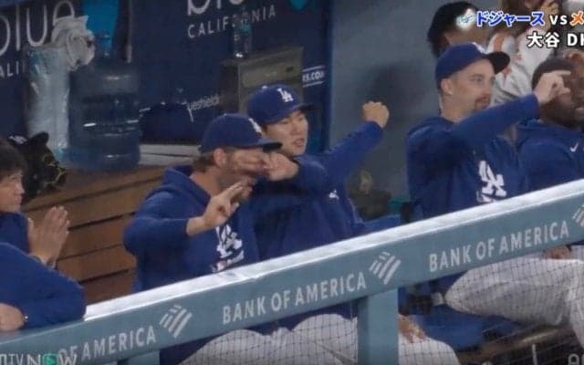何かおかしい…！？ 大谷翔平の爆速ヒットで“珍事”「やりすぎ」ベンチで大騒ぎ… ベテラン左腕の様子がおかしくなる「雰囲気ええなw」
