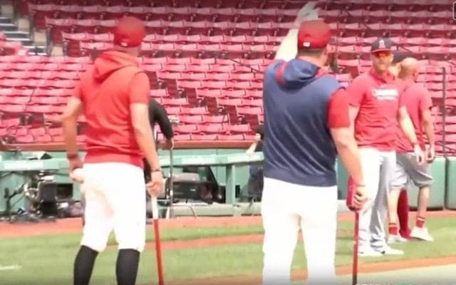 どうなってんだよ！ 試合前の練習中に“あわや乱闘”「血の気多いな」 激しい口論からレ軍vsエ軍が両軍総出で一触即発