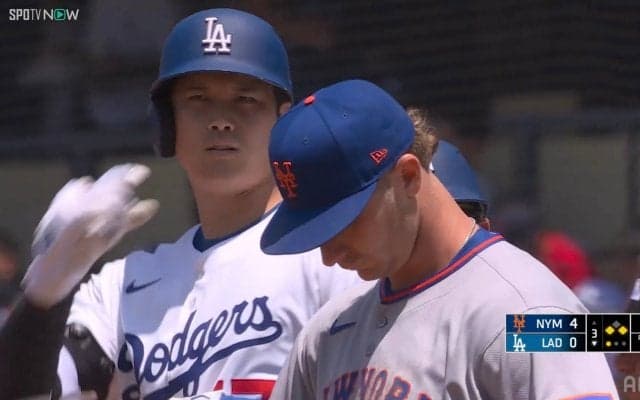 よくやった！大谷翔平にド軍ベテランが見せた“振る舞い” ボテボテ安打でも称賛→大谷も“合図”で応答…勝利への姿勢が光った一幕