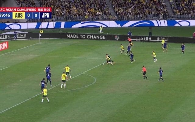 「やられたい放題やないか」「これは擁護できない」終了間際“悪夢の失点”に批判殺到！ターンで剥がされ失点関与のDFに「最善は尽くした」「今後のパフォーマンスで見返して」の声も