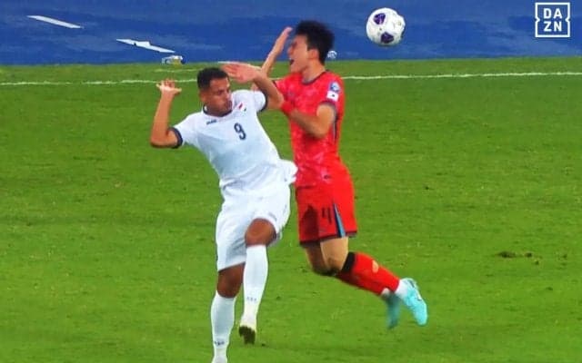 衝撃の残忍プレー！ 韓国代表DFの“顔面”を足裏で削る…イラク代表FWに怒号殺到「恐怖だ」「まるでUFC」「代表から追放しろ」「当然のレッドカード」