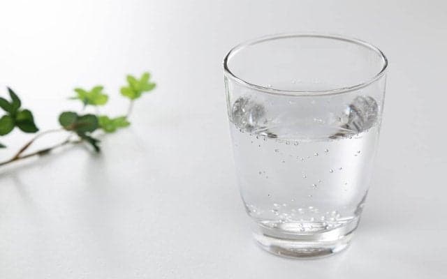 【専門家監修】水太りの原因は「水の飲みすぎ」じゃなかった。今すぐ試したいむくみ解消法3選
