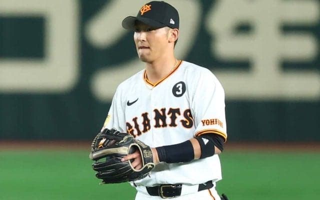 巨人、ユニホームに“追悼パッチ”　左胸に「3」をつけてプレー…長嶋さん死去後初の東京D