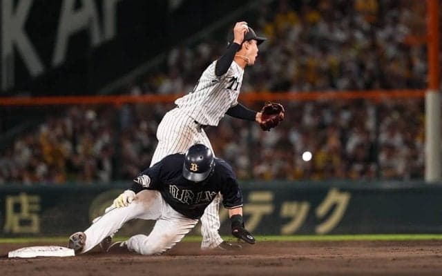 阪神・石井が頭部直撃交代→打ったオリ廣岡が危険スライディングで警告…甲子園騒然