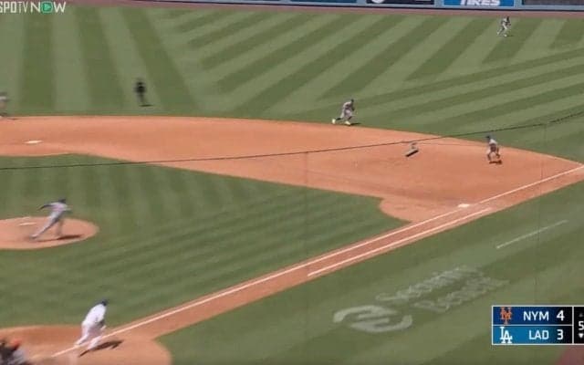 マジかよ！ 大谷翔平、フルスイングで“衝撃の光景”「エグいな」 “大谷シフト”を無効化→高速ゴロが狭い塁間を“秒で通過”「野手ドン引きだろ」