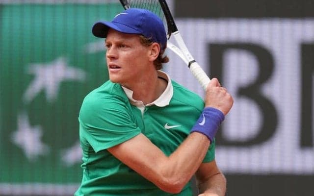 世界1位シナー、ジョコビッチとの新旧王者対決を制す！決勝は世界2位アルカラスとの大一番[全仏オープン]