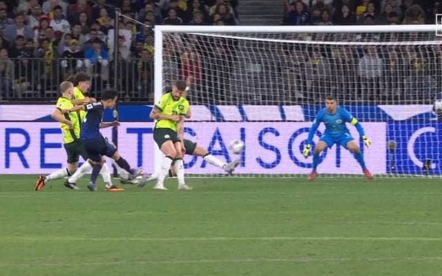 「久保入ると全然違うな」「完全にワンランク上」久保建英、相手5人翻弄の“貫禄”逆足シュート炸裂も決めきれず「あれは決めないと」「そろそろ確率上げて」ファンは議論百出