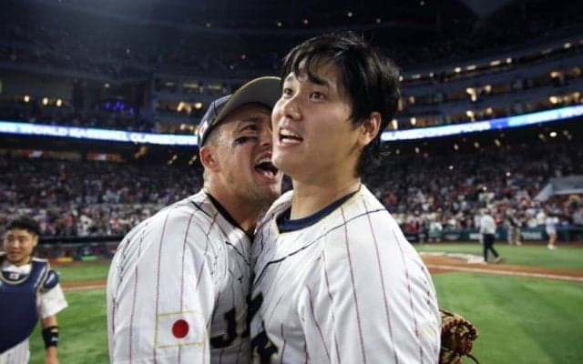 大谷翔平、ヌートバーと再会→談笑→ハグ　WBC世界一戦士が笑顔…“韓国代表”エドマンも加わる