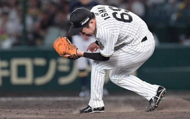 首位阪神に衝撃　27歳右腕は「どうか無事であってほしい」ここまで防御率0.36の圧巻ピッチング　頭部死球のアクシデントに「選手生命にも関わる」