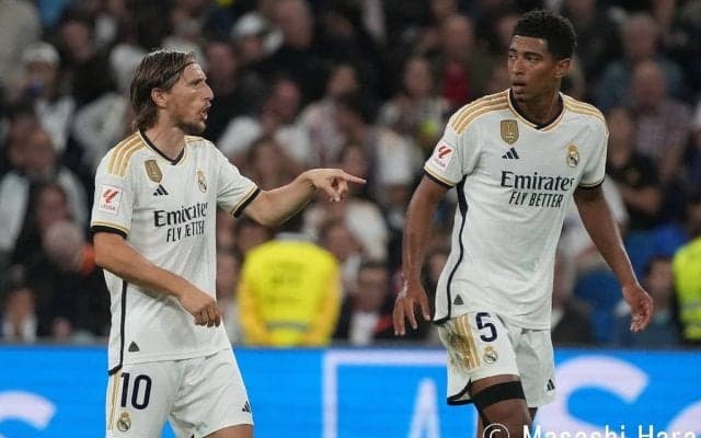 ｢カッコ良すぎるだろこれ｣レアル・マドリードの気品漂う白×黄色ラインの来季新ホーム用ユニフォームが評判！｢購入決定！｣｢ここ2シーズンの合体版みたい｣の声