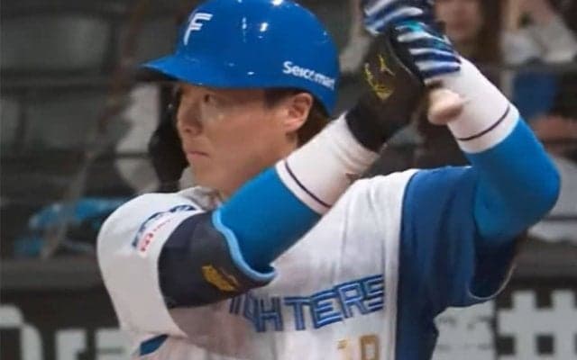 山崎福也、パ投手最長タイの交流戦5年連続安打　2点適時打にガッツポーズ…新庄監督も大喜び
