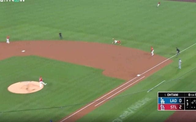 一体、何が起きた？ 大谷翔平、“爆速弾丸ヒット”で野手も飛んだ…！「捕れるわけない」182キロ“火の玉打球”を止められない 