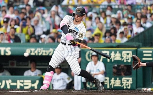 阪神・佐藤輝明がキング独走17号、勝利を決定づける満塁弾　森下の申告敬遠後に“意地の一発”