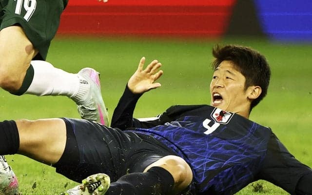 サッカー日本代表はなぜゴールを奪えなかったのか　佐藤寿人「守備ブロックを動かす作業は９番の仕事ではない」