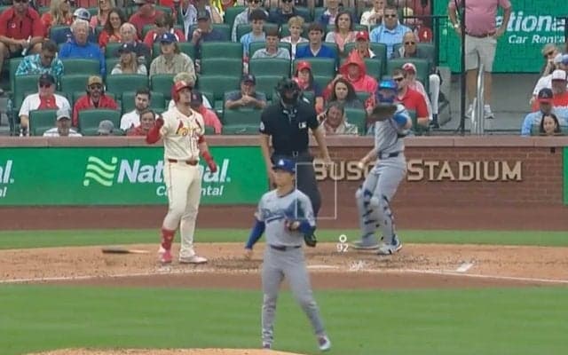 やってらんねえ！山本由伸に“打者がイライラ”… バットをぶん投げる「そらキレる」三振凡退リアクションが話題に「無双状態だな」