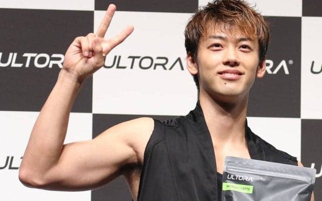 ｢カッコいい！｣｢素敵な横顔ですね！｣東京Vユース出身俳優の古巣グラウンド帰還にファン興奮！｢涼真くんのサッカー姿もっとみたい！｣の声