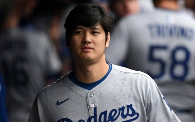 大谷翔平が“キリッ”　首位攻防戦へ見せた意外な一幕…“カジュアルコーデ”で挑む敵地3連戦