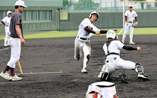 紀三井寺球場で割り当て練習始まる　高校野球和歌山大会を前に