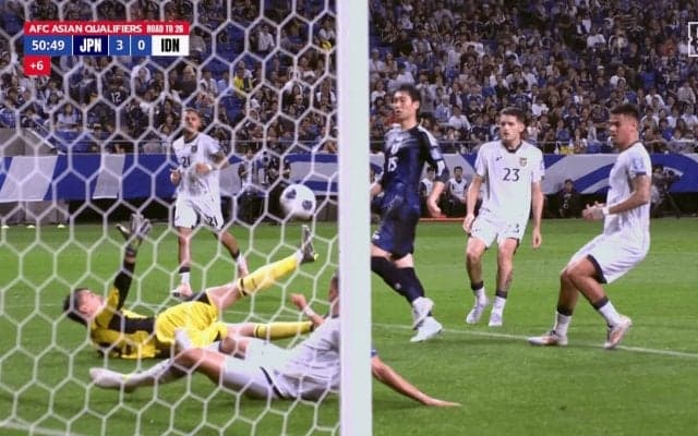 「メンタル狂ってるやろ」鎌田大地、冷静すぎる“芸術的チップショット”で３点目！「笑うわこんなフェイント」「久保は良いとこ走ってるし佐野もよく通した」【インドネシア戦】