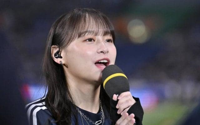 ｢ジャケ写?!｣｢歌い出しそうな雰囲気｣音楽ユニットのような影山優佳＆内田篤人“うちかげ”ツーショットが話題！｢紅白3回くらい出てそうな男女デュオみたい｣の声