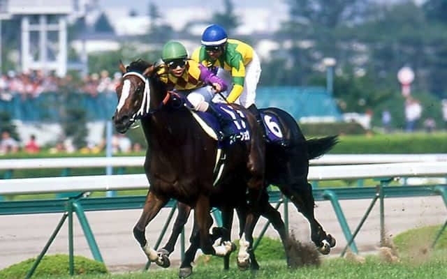 スイープトウショウの宝塚記念制覇 39年ぶり牝馬の勝利から20年