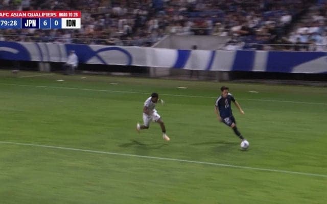 三笘かよ！21歳爆速ドリブラーの“圧巻突破”が話題沸騰「マジ三笘2世」「ゴリゴリ行くやん」驚愕スピード＆超絶緩急で縦突破→ゴール演出の瞬間