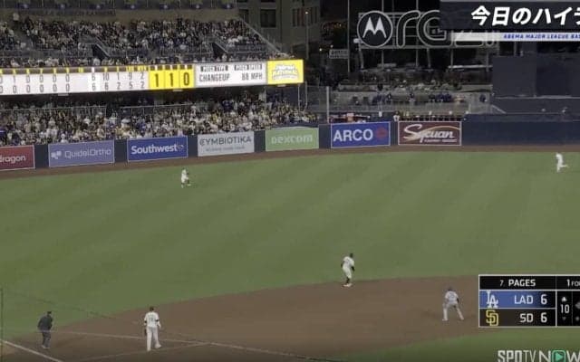 何やってんだよ！ パ軍外野手の守備が…“まさかの光景”「ありえない」「ウソだろ」ドジャースに決勝点を献上した“手痛いミス”