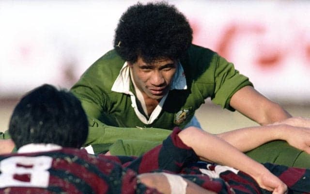 シナリ・ラトゥ「トンガ旋風」の衝撃　愛する日本のために桜のジャージーを選び続けた偉大なる先駆者