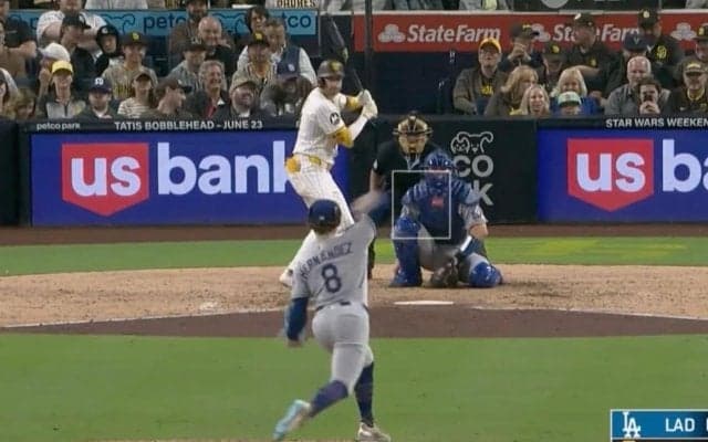 どうした…？ 野手登板キケ、謎の変則フォームで“まさかの投球”「緩急自在ｗ」 イニングまたぎで“火消し”… 投壊ド軍を助ける怪投