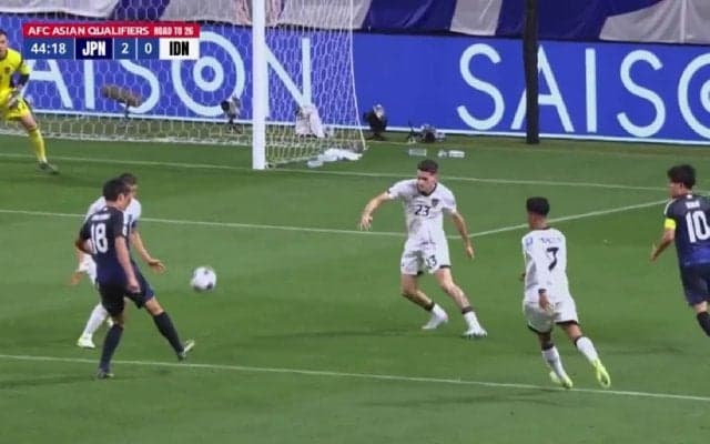 ジダンかよ！久保建英の決定機を演出した“極上浮き球パス”が話題「久保がイキイキ」「キミッヒ的なパス」欧州仕込みの圧巻ポストプレーにファン衝撃「そんなんできるんや」