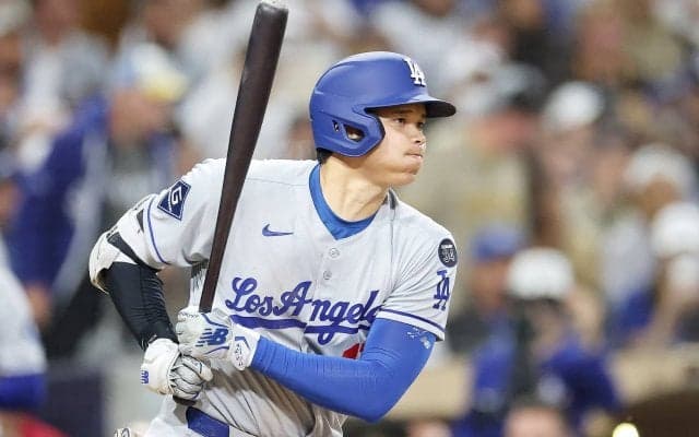 ドジャースがパドレスに勝ち越しで首位攻防戦制す 大谷翔平は三塁打で8試合連続安打　送球が足首にあたりヒヤリ