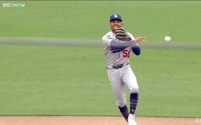 MVPコンビの“超美技”にSNS沸騰 ベッツの「逆シングル痺れたわ！」フリーマンが「ファーストにいる安心感えぐい」敵地は歓喜と落胆