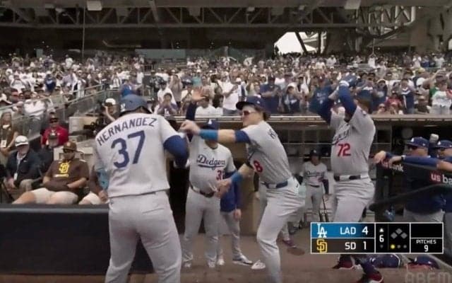 「ヤバすぎるw」ド軍キケ、想定外のハプニング…“まさかの珍光景”「やりすぎ」同僚が劇的弾→ベンチで様子がおかしくなる